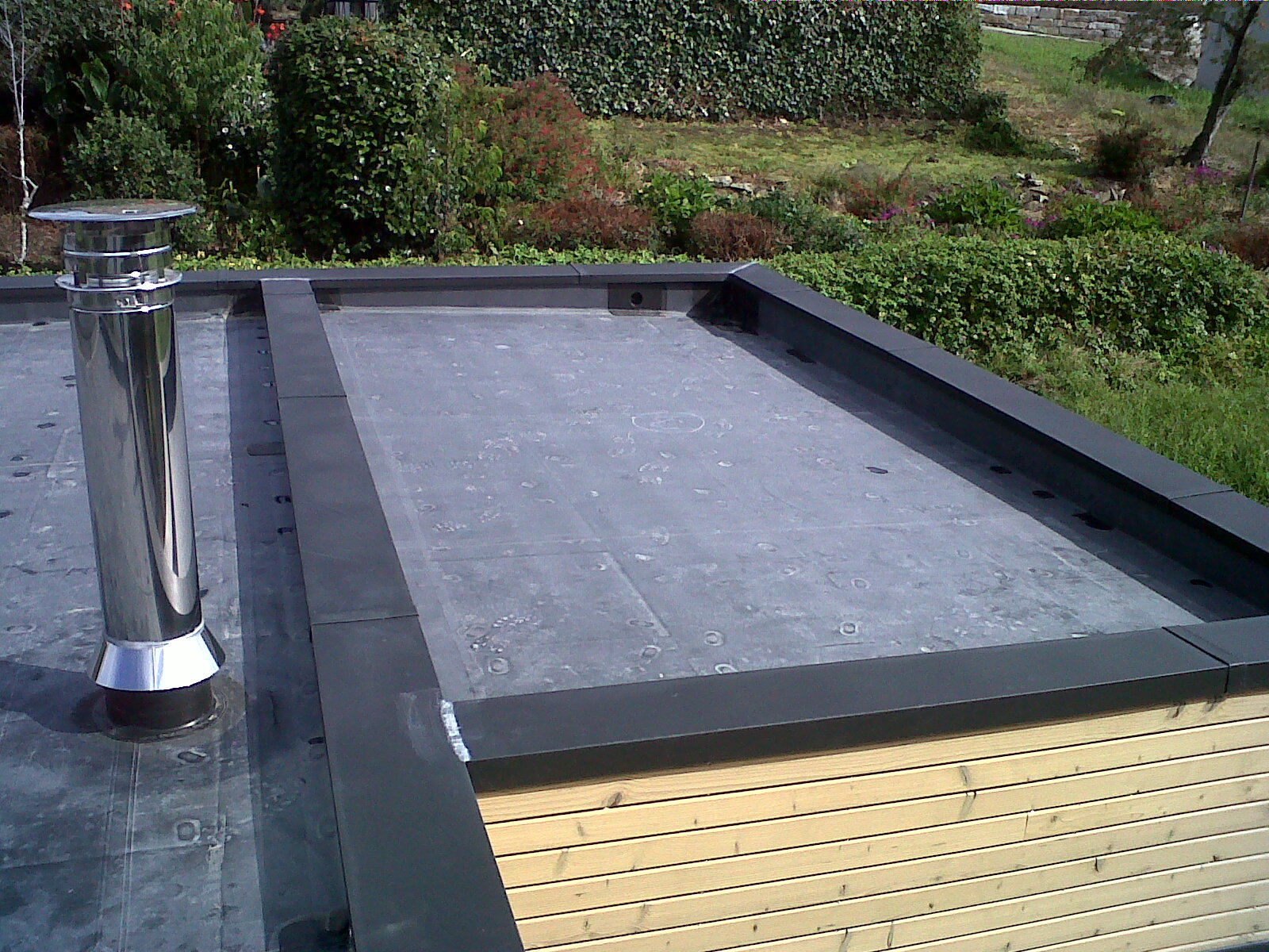 Couverture EPDM Monterblanc - finitions zinc couvertine et poujoulat