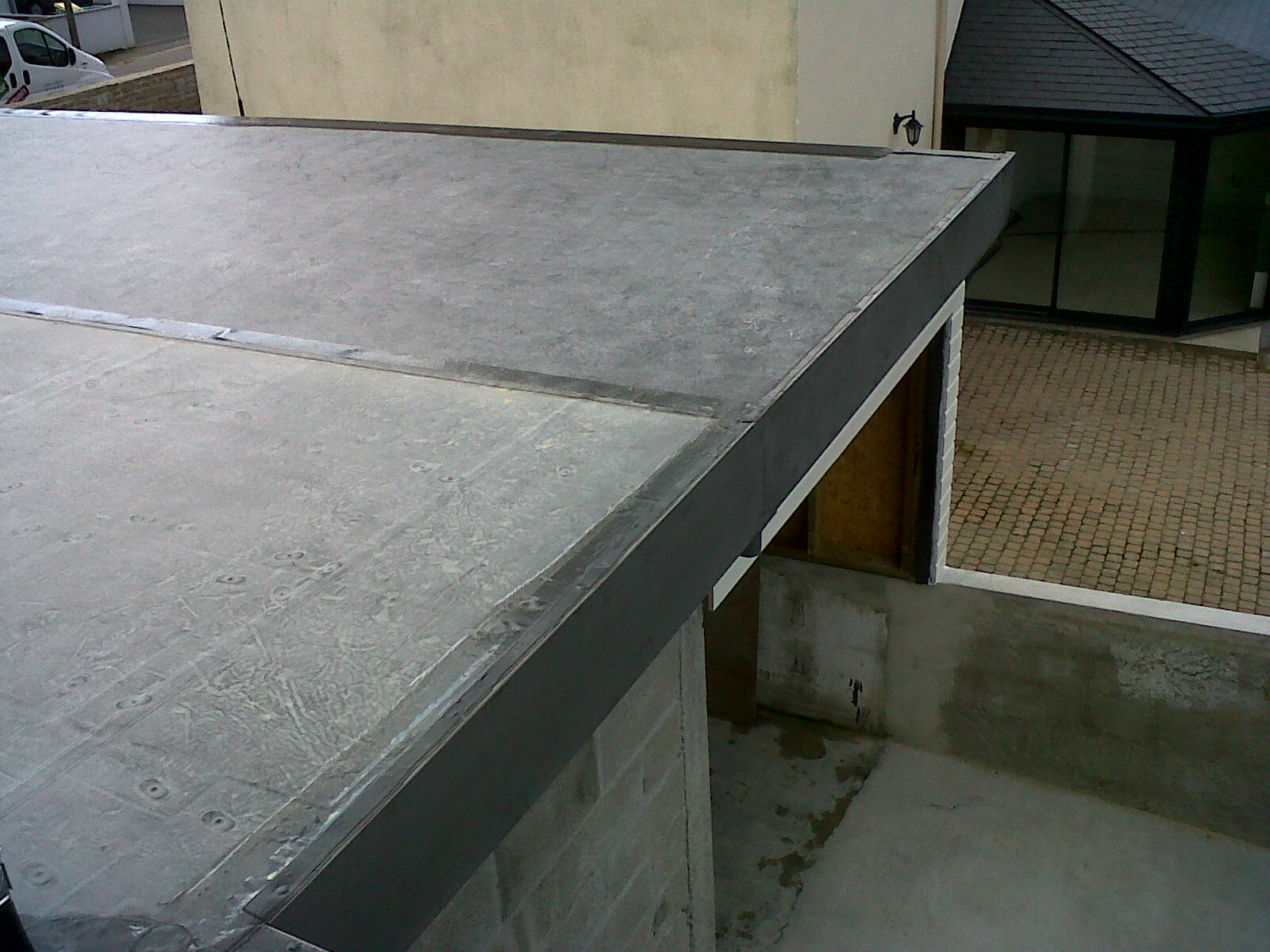 Couverture epdm à Riantec - Finition rives plates en zinc 